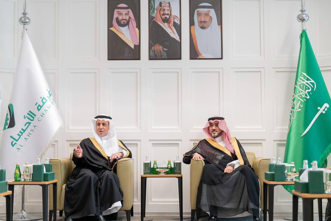 محافظ "منشآت" يلتقي مسؤولي غرفة الأحساء ورواد الأعمال بالمحافظة محافظ "منشآت" يلتقي مسؤولي غرفة الأحساء ورواد الأعمال بالمحافظة