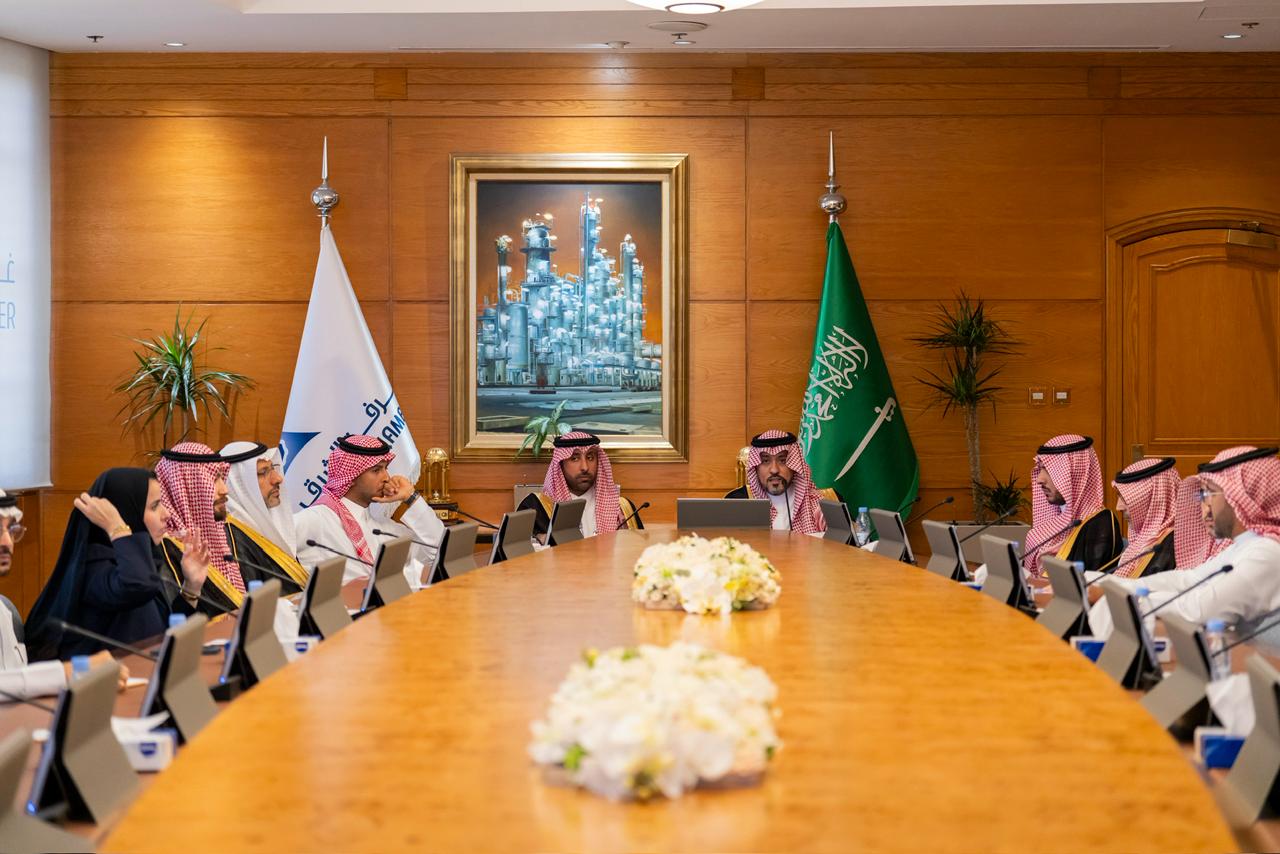 محافظ "منشآت" يلتقي مسؤولي غرفة الشرقية ورواد الأعمال في المنطقة محافظ "منشآت" يلتقي مسؤولي غرفة الشرقية ورواد الأعمال في المنطقة