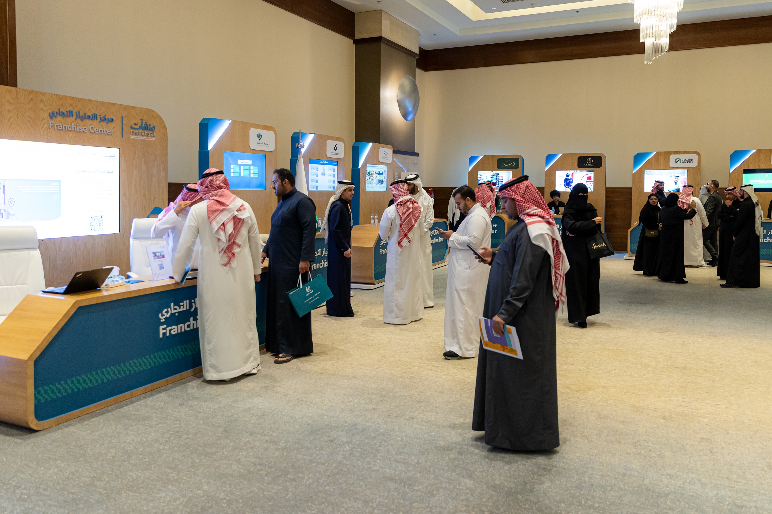"منشآت": أكثر من 1,500 علامة تجارية تعمل بنظام الامتياز التجاري في المملكة "منشآت": أكثر من 1,500 علامة تجارية تعمل بنظام الامتياز التجاري في المملكة