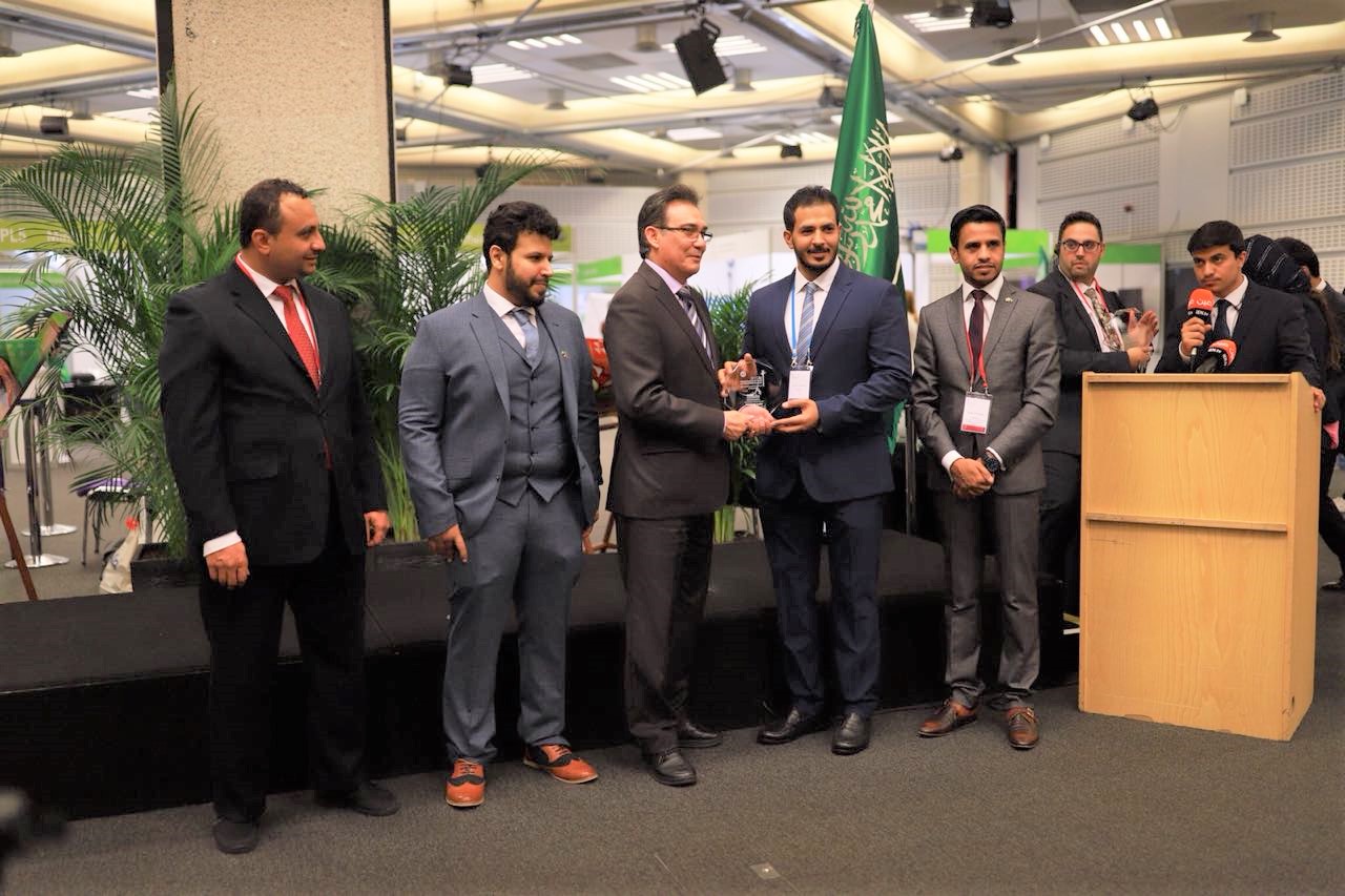 الملحقية الثقافية في بريطانيا تكرم " منشآت " لمشاركتها في يوم المهنة والإرشاد الوظيفي